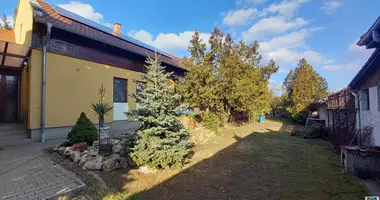 7 room house in Szekesfehervari jaras, Hungary