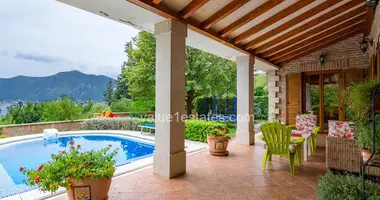 Villa  mit Parkplatz, mit Terrasse, mit Garten in Donji Orahovac, Montenegro