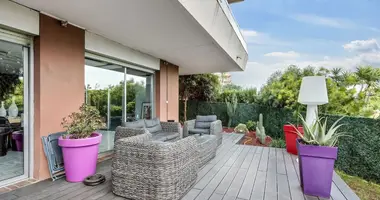 2 bedroom apartment in Nice, France