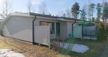 Adosado Adosado en Maentyharju, Finlandia