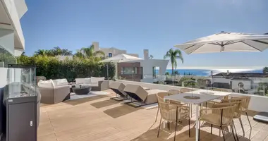 Mieszkanie 4 pokoi w Malaga, Hiszpania