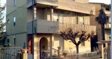 Dom 19 pokojów w Terni, Włochy