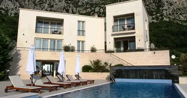 Villa  mit Parkplatz, mit Meerblick, mit Sauna in Rijeka-Rezevici, Montenegro