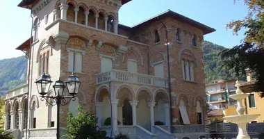 Villa  mit Parkplatz, mit Balkon, mit Terrasse in Vittorio Veneto, Italien