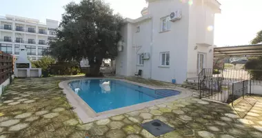 Villa 4 habitaciones con Balcón, con Aire acondicionado, con Vistas al mar en Agios Epiktitos, Chipre del Norte