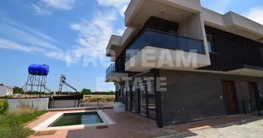 Villa 4 chambres avec Fenêtres double vitrage, avec Balcon, avec Meublesd dans Aksu, Turquie