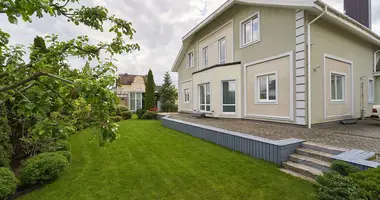 Cottage in Barawlyany, Belarus