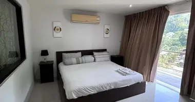 Estudio en Pa Tong, Tailandia
