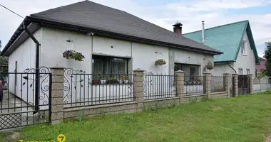 Casa en Maladetchna, Belarús