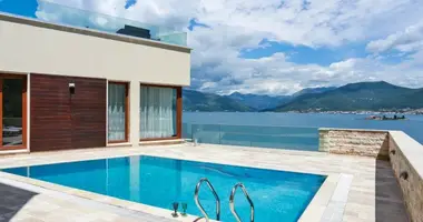 Villa 5 rooms in Tivat, Montenegro