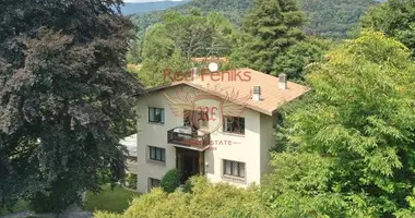 Villa in Montorfano, Italy