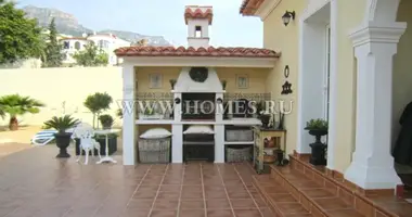 Villa  mit Garage, mit Garten, mit Privatpool in Spanien