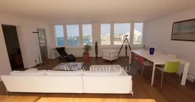 2 bedroom apartment in Biarritz, France