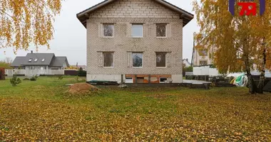 Szeregowiec  z novoe zdanie new building w Juchnauka, Białoruś