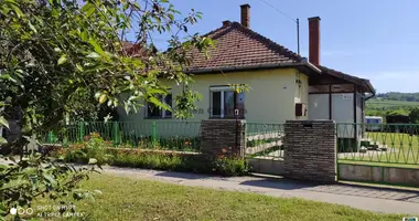 3 room house in Szolosgyoeroek, Hungary
