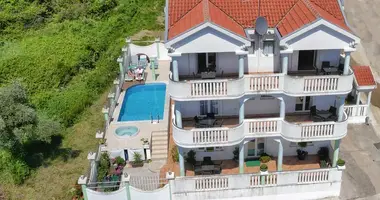 Villa  con Vistas al mar en Tivat, Montenegro