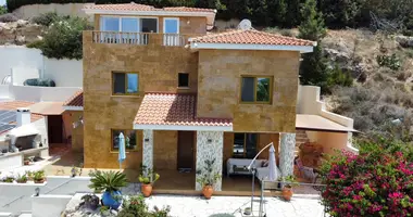 Villa  mit Doppelt verglaste Fenster, mit Balkon, mit Gegensprechanlage in Chloraka, Cyprus