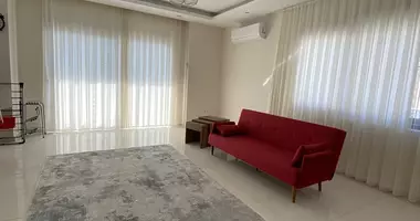 Многоуровневые квартиры 2 спальни со стеклопакетами, с балконом, с мебелью в Махмутлар центр, Турция