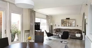 Penthouse 3 bedrooms with Furnitured, with Air conditioner, in city center in Barcelona, Spain