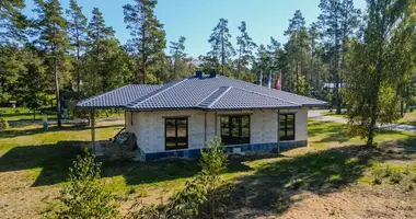 Haus 4 zimmer in Carnikavas novads, Lettland