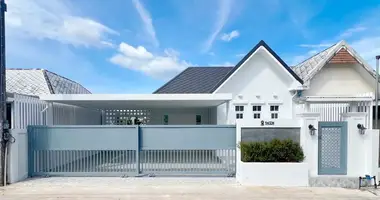 Reihenhaus  mit Balkon, mit Garage, mit Parken in Phuket, Thailand