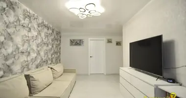 Apartamento 3 habitaciones en Maladetchna, Belarús