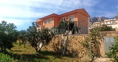 Villa 5 bedrooms with Air conditioner, with Terrace, with Garage in l Alfas del Pi, Spain