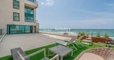 4 room apartment in Tel Aviv-Yafo, Israel