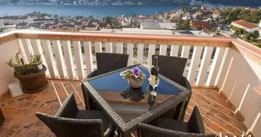 3 bedroom apartment in Dobrota, Montenegro