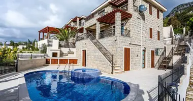 Villa 2 chambres avec Parking, avec Cuisine, avec Piscine dans Blizikuce, Monténégro