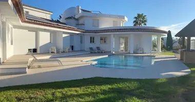 Villa 4 bedrooms in Estepona, Spain