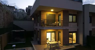 Villa 4 rooms with parking, with Swimming pool, with Mountain view in Alanya, Turkey