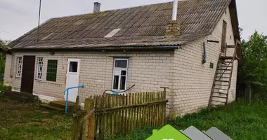 Maison dans Radunski sielski Saviet, Biélorussie