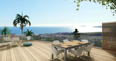 Duplex 4 bedrooms with air conditioning, with sea view, with mountain view in Estepona, Spain