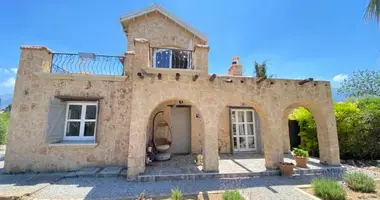 Villa 3 chambres avec Vue sur la mer, avec Terrasse, avec Jardin dans Agios Epiktitos, Chypre du Nord