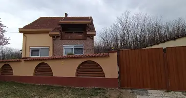 Haus 5 Zimmer in Fueloep, Ungarn