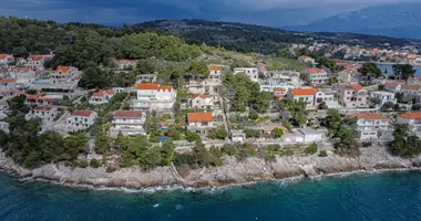 8 room house in Selca, Croatia