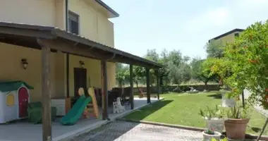 Townhouse 11 rooms in Giulianova, Italy