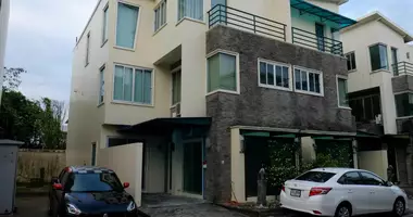 Apartamento independiente Piso independiente 2 habitaciones con Vista de la ciudad en Phuket, Tailandia