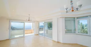 4 room apartment with parking, with elevator, with sea view in Alanya, Turkey