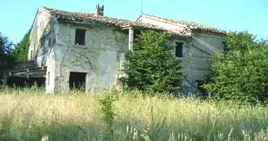 Casa 12 habitaciones en Terni, Italia