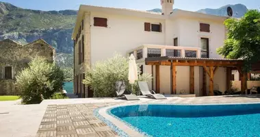 Villa  con Vistas al mar, con Patio, con Piscina en Prcanj, Montenegro