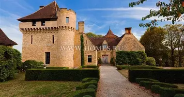 Castle 10 bedrooms with furniture, with garden, with heating in Dordogne, France