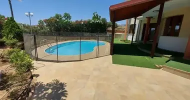 5 bedroom house in Demos Agiou Athanasiou, Cyprus