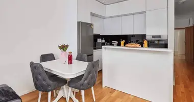 Mieszkanie 3 pokoi w Dobrota, Czarnogóra