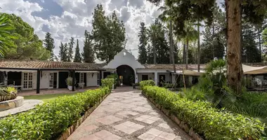 House 20 bedrooms in Estepona, Spain