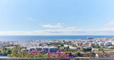 3 bedroom apartment in Estepona, Spain