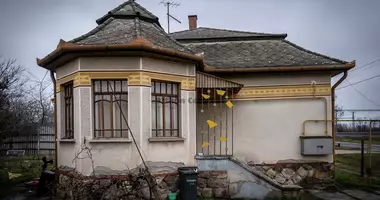 2 room house in Ujszasz, Hungary