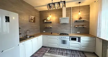 Apartamento 3 habitaciones en Minsk, Bielorrusia