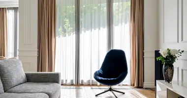 Wohnung 4 zimmer in Warschau, Polen